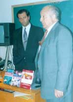 Ramos Perera Molina presenta Alejandro Parra en la Sociedad Espa�ola de Parapsicologia, y el p�blico as�stente.